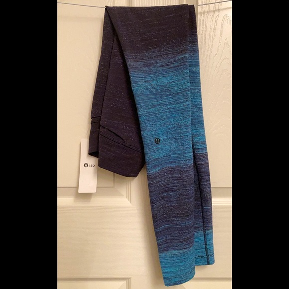 Lululemon Varsa Tight 28" *lululemon lab
Aurora Glow Jacquard Black True Navy - Picture 1 of 5